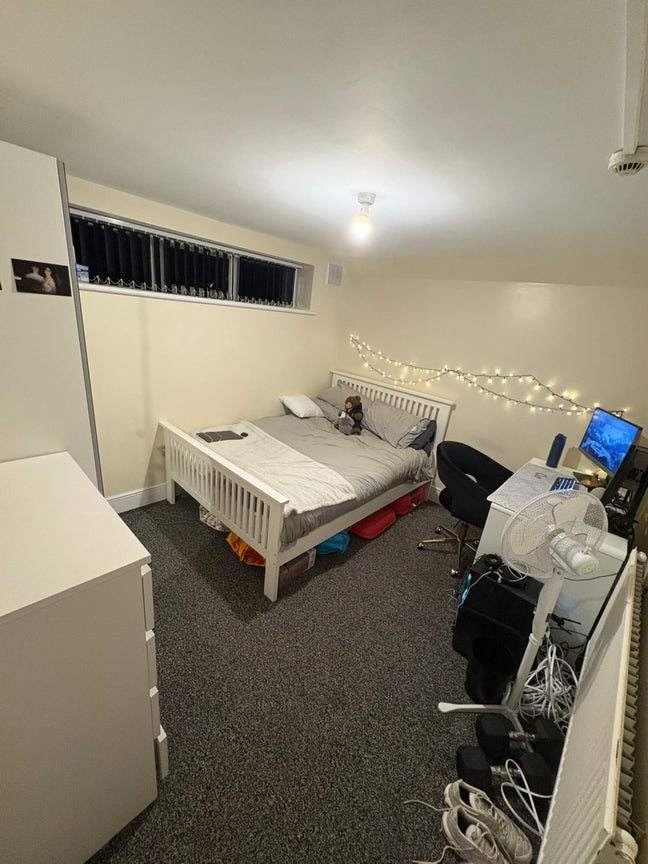 2 student rooms available Harrington Drive Main Photo