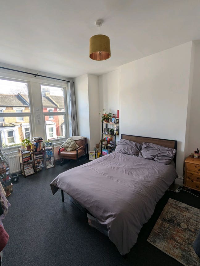 Double room in lovely spacious home Main Photo