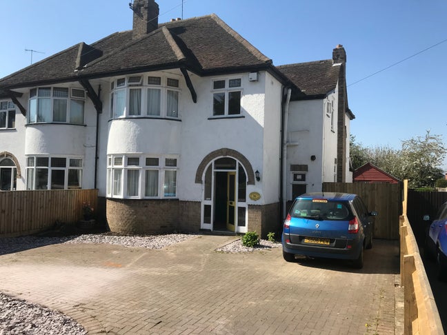 Single room with 3/4 size bed and own bathroom/wc Main Photo