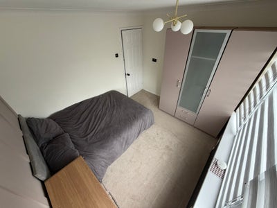 Lovely Double Room to Rent Near to Town Centre Main Photo
