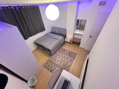 A Cosy Double bedroom in West Hampstead  Main Photo