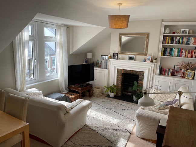 Beautiful one bed overlooking Clapham Common Main Photo