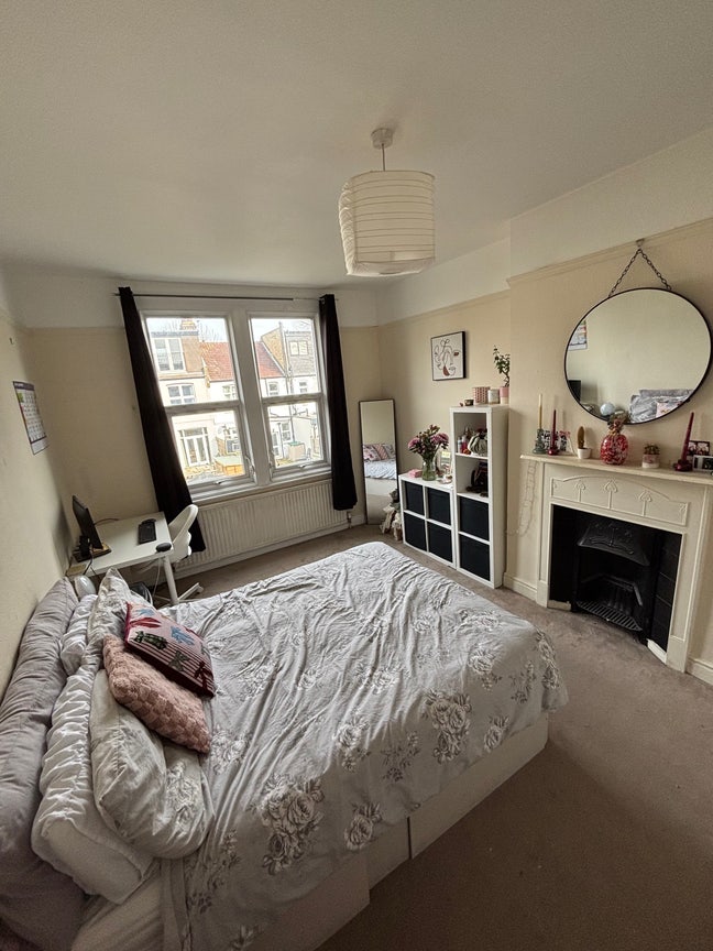 Large double in Tooting Bec Main Photo