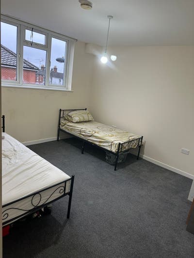Double Room Available – Bills Included Main Photo