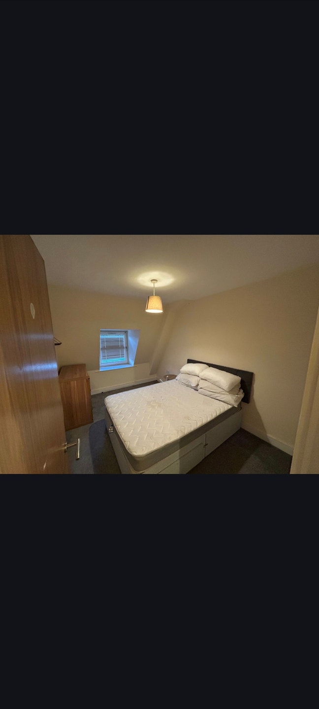 1 Double Bedroom Flat with Parking Main Photo