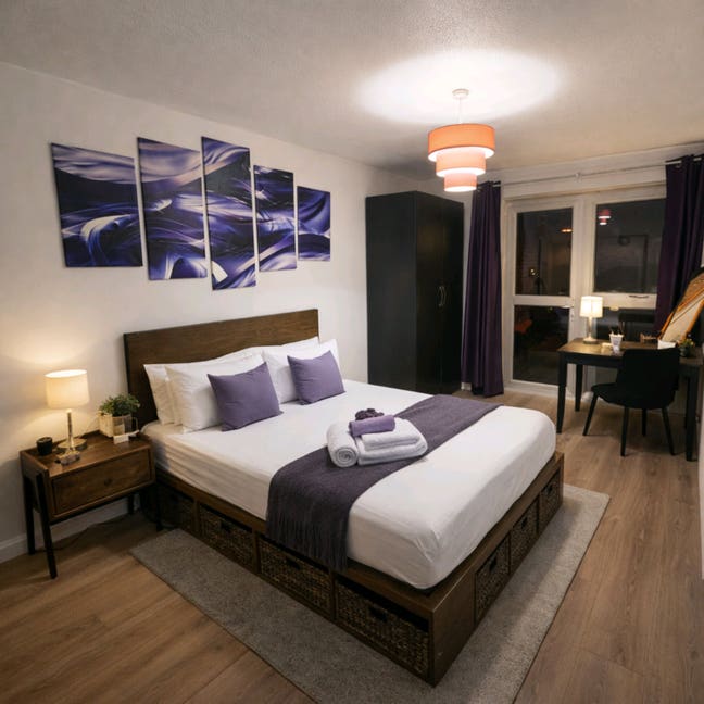 Huge Ensuite + Garden + Study Area +Living Room Main Photo