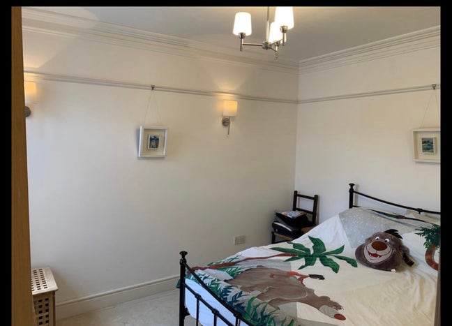 Double Room refurbished - Close to Train Station Main Photo