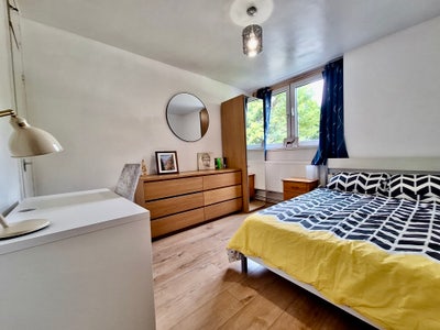 Lovely room just a short walk from canary wharf.  Main Photo