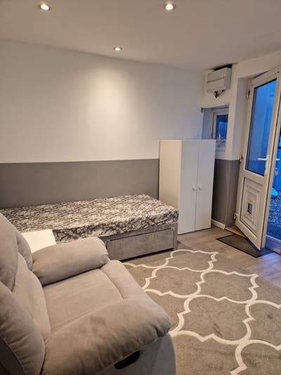 Garage conversion self contained studio flat   Main Photo