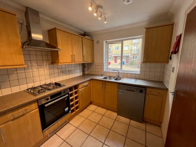 4 bedroom terrace house Main Photo