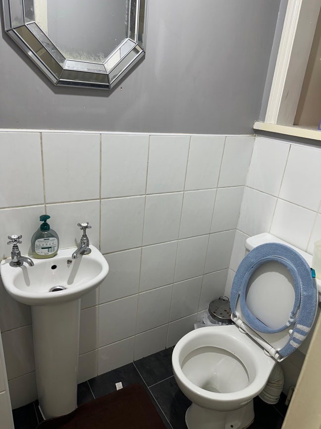 One room available to share  Main Photo