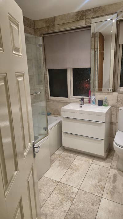 Large room available in family house  Main Photo