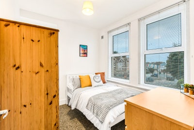 No Deposit – Modern Brighton Room, Bills Main Photo
