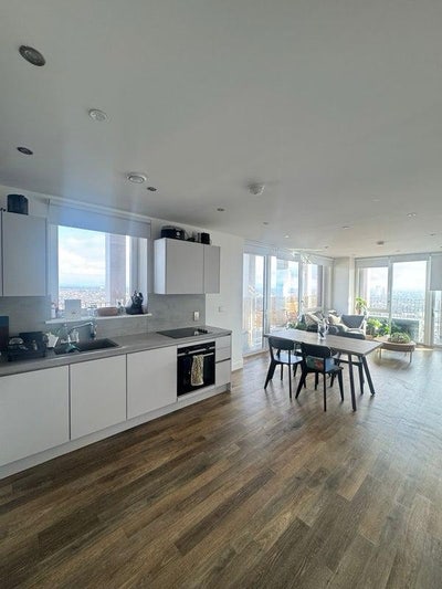 Beautiful Room Available in Modern New build  Main Photo