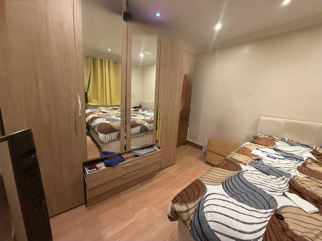 Double room with bathroom house share Main Photo