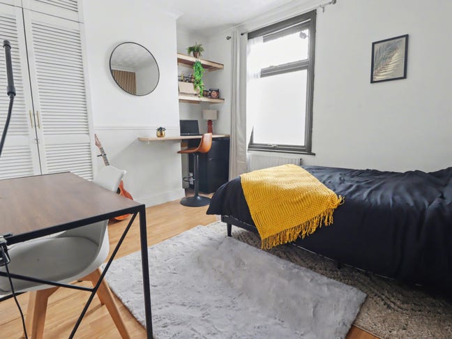 3 Spacious Refurbished Double Rooms Main Photo