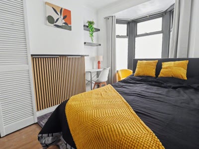 Spacious Refurbished Double Rooms Main Photo