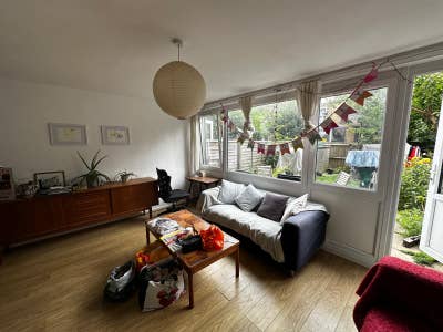 Small double room in friendly E3 houseshare Main Photo
