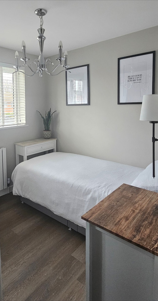 Newly refurbished single room. Brickhill, Bedford Main Photo