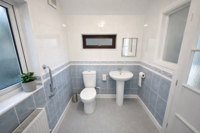 En-suite room available  Main Photo