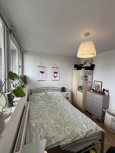 Double room minutes from Broadway in social flat  Main Photo