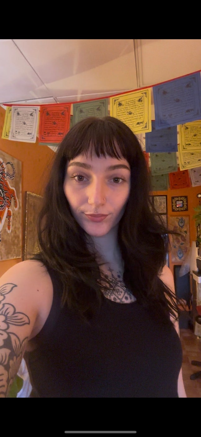 Hi! I’m 26 I’m a self employed artist... Main Photo