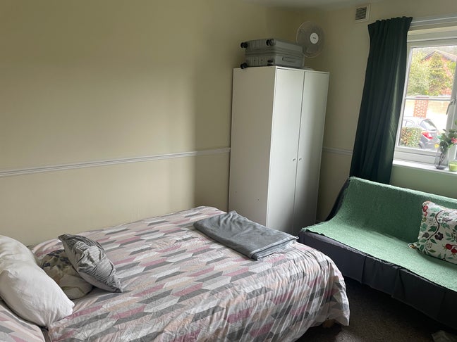 Spacious room close to Abbey Wood station Main Photo