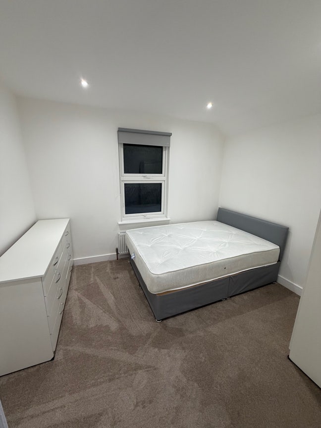 Double Rooms Available! 🏠 Bills Included! Main Photo