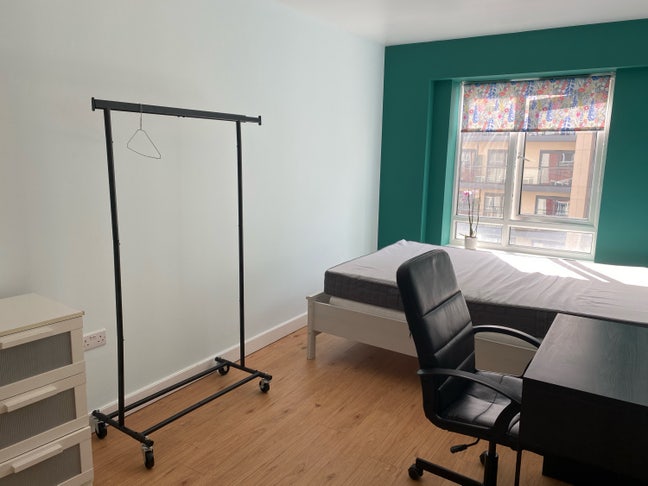 XL room,bath & shower, desk, fridge incl bills.  Main Photo