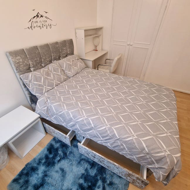 Spacious double room close to Canary Wharf!  Main Photo