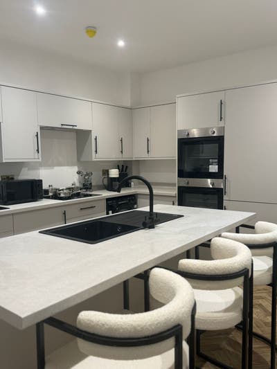 Ensuite/Kitchenette Rooms   - All Bills Included! Main Photo