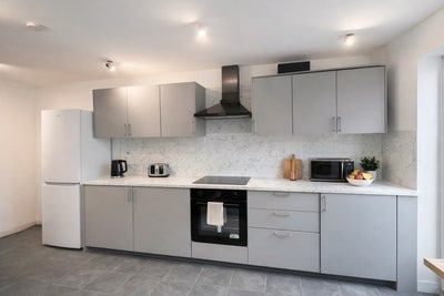 Coming Soon Beautiful Newly Refurbished Rooms  Main Photo