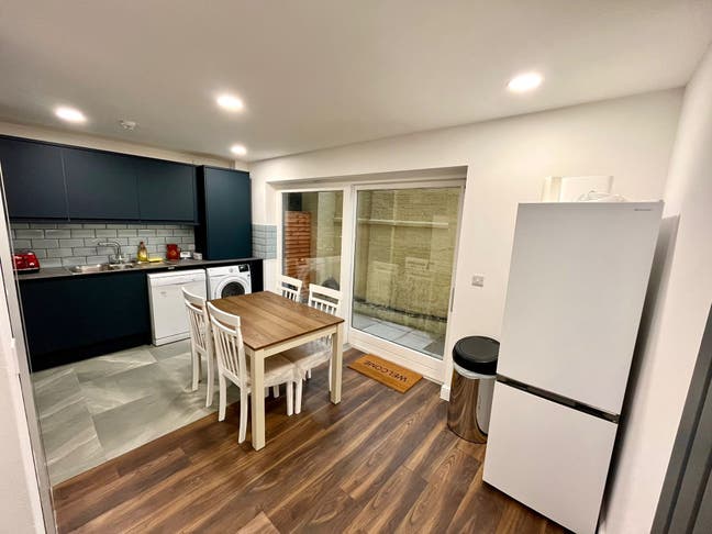 Ensuites in a modern newly refurbished house Main Photo