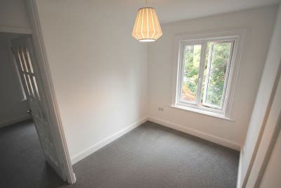 One Bedroom  Un-Furnished Flat in Town Centre Main Photo