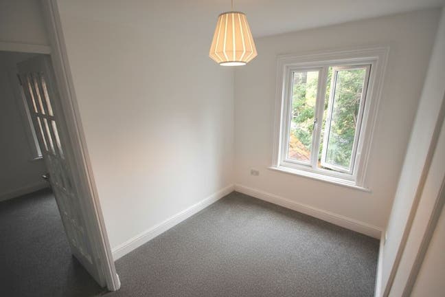One Bedroom  Un-Furnished Flat in Town Centre Main Photo