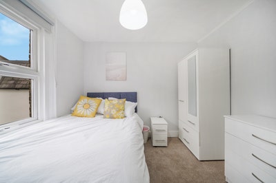 Ealing 2 - Beautiful Home *Newly Refurbished* Main Photo