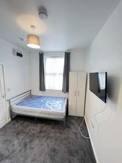 Large Recently Renovated Studio - ALL Bills Inc  Main Photo