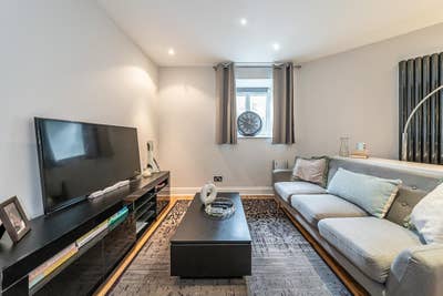 Modern 1 bed flat at Brixton Hill Main Photo