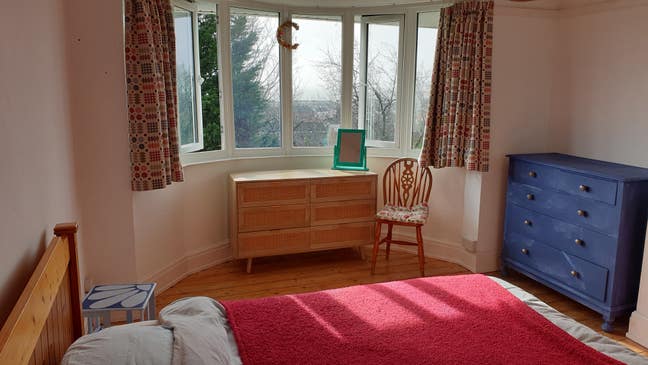 Beautiful large room overlooking the sea..  Main Photo