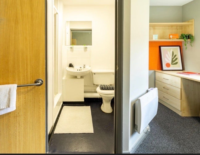 Modern En-suite room in Prime Edgbaston location  Main Photo