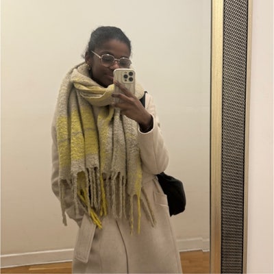 Professional Female seeks a double room Main Photo