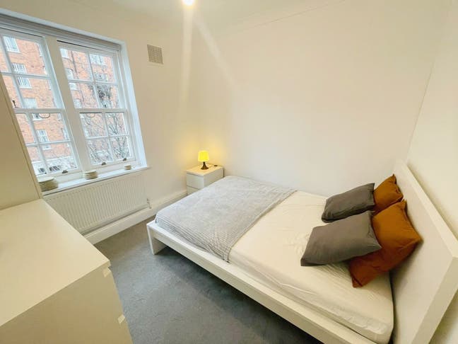 Sweet Bright Room in the Beautiful Bayswater  Main Photo