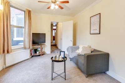 Discounted Double Room By South Wimbledon Main Photo