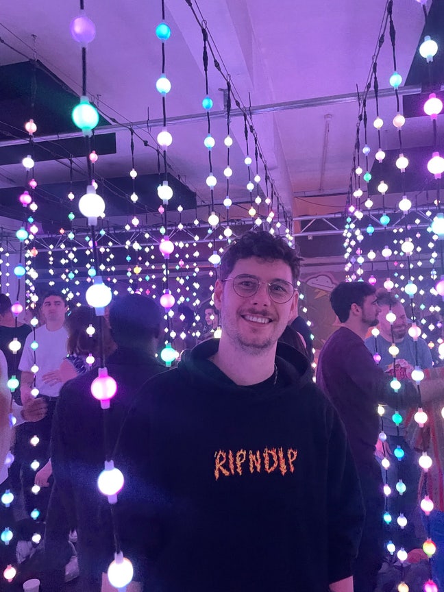 Looking for a double room or open to buddying... Main Photo