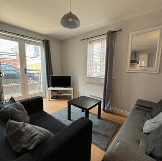 Room to rent in flat share, ground floor Main Photo