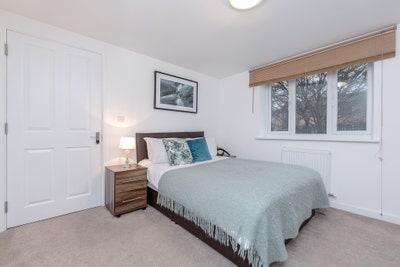 2 Bedroom Modern Flat  Main Photo