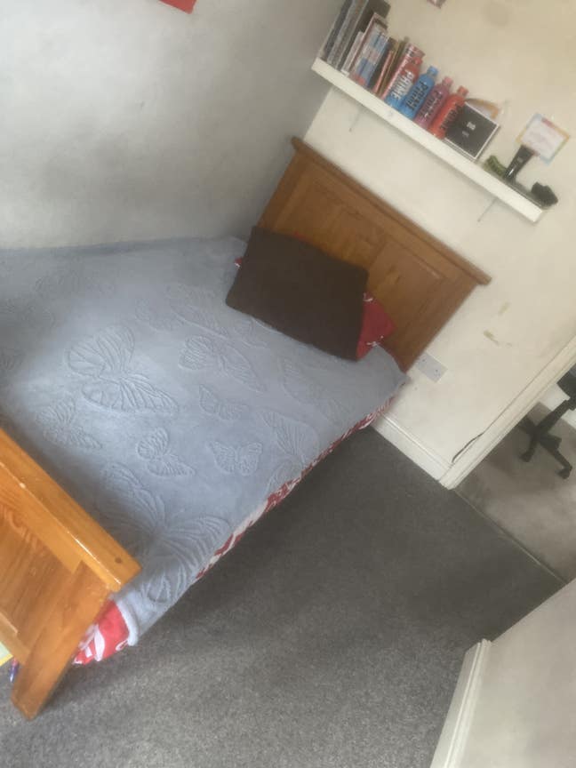 ROOM TO LET  Main Photo