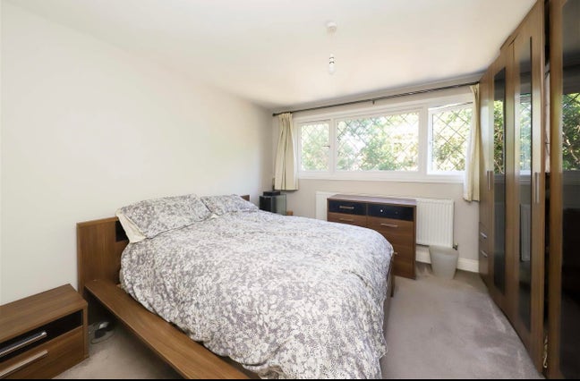 Spacious Furnished Double Room - All Bills inc Main Photo