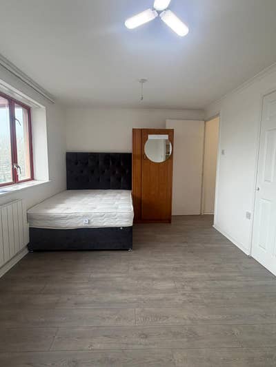 Studio Flat to Rent – Waltham Cross, EN8 7SF Main Photo