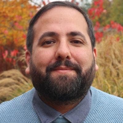 Full-Time IT Professional Seeking Calm & Well-Kept Main Photo